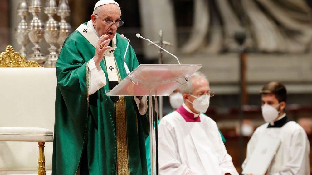 Misa apertura del Sínodo. El Papa aconseja a los obispos: encontrar, escuchar y discernir