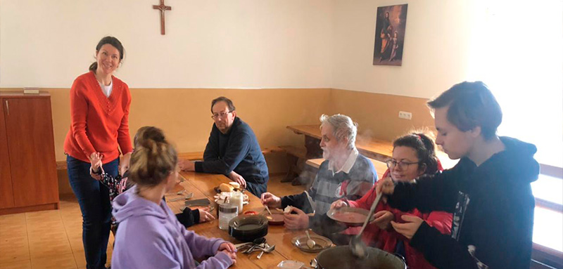 Respuesta humanitaria a las consecuencias de la guerra: experiencia de una religiosa polaca en Chile