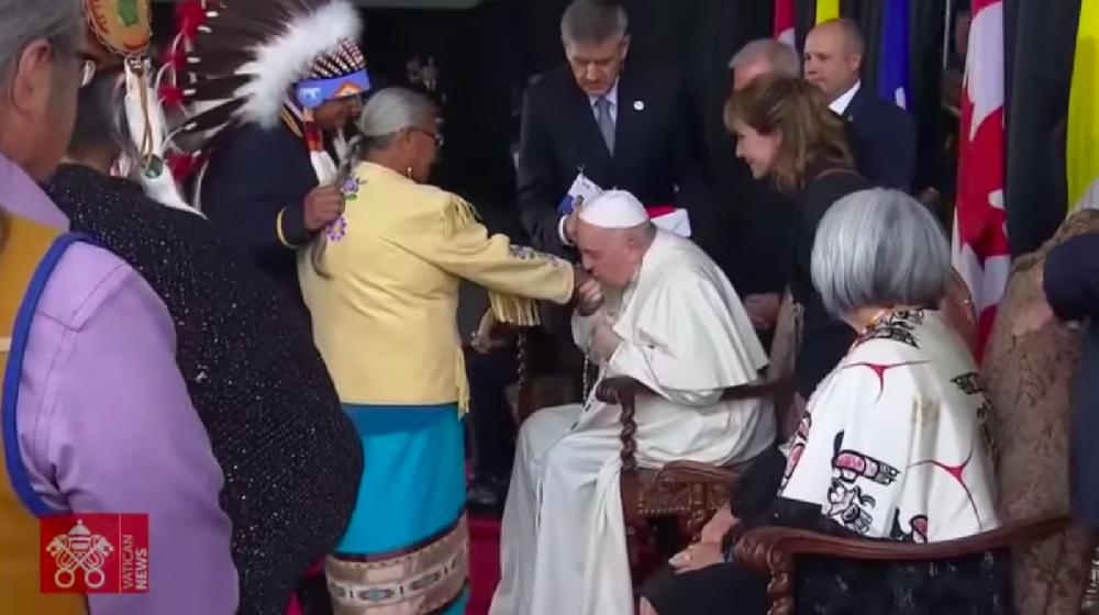 Francisco reiteró su pedido de perdón a indígenas canadienses